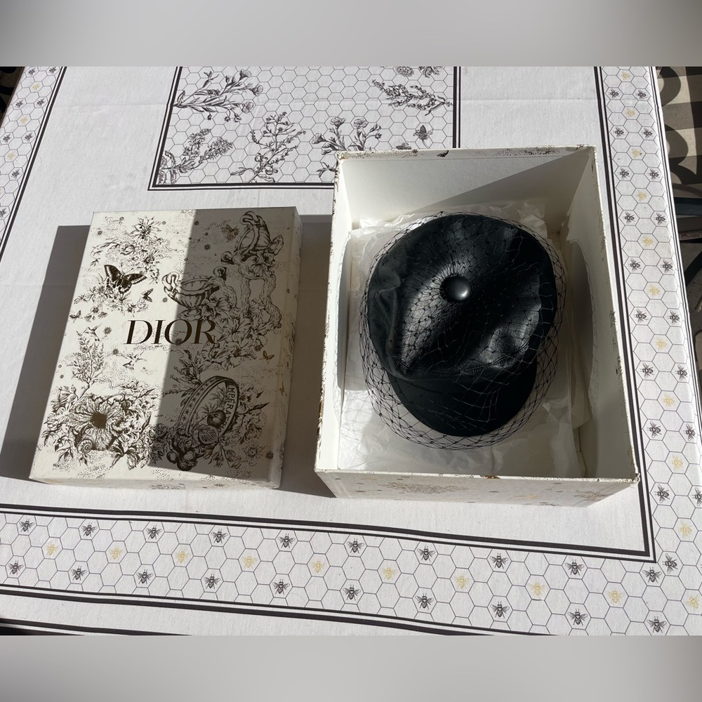 *never worn * Dior leather beret cap with veil size 57 in black